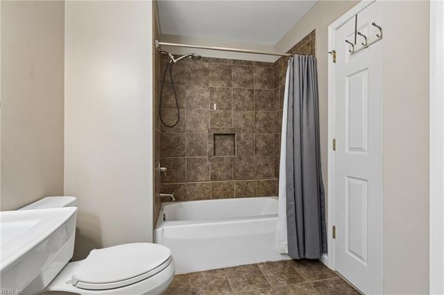 201 Chinquapin Orch, Yorktown, VA 23693