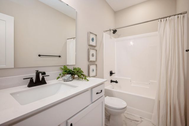 8660 Edmonson Way NE, Monticello, MN 55362