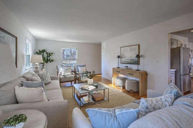 26 Cloverhill Dr, Califon Boro, NJ 07830