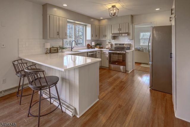 26 Cloverhill Dr, Califon Boro, NJ 07830