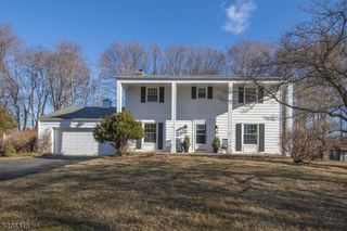 26 Cloverhill Dr, Califon Boro, NJ 07830