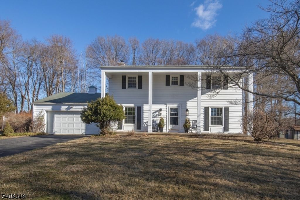 26 Cloverhill Dr, Califon Boro, NJ 07830