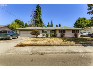 1687 Se SPRUCE St, Hillsboro, OR 97123
