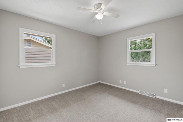 5005 S 90th Street, Omaha, NE 68127