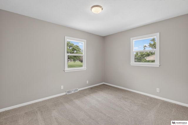 5005 S 90th Street, Omaha, NE 68127
