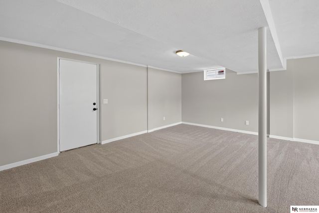 5005 S 90th Street, Omaha, NE 68127