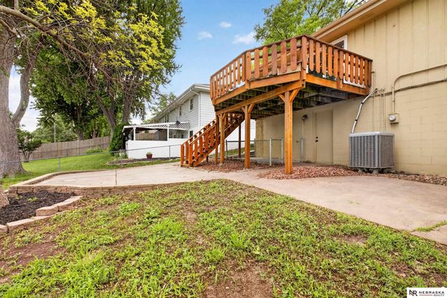 5005 S 90th Street, Omaha, NE 68127