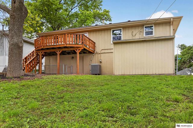5005 S 90th Street, Omaha, NE 68127
