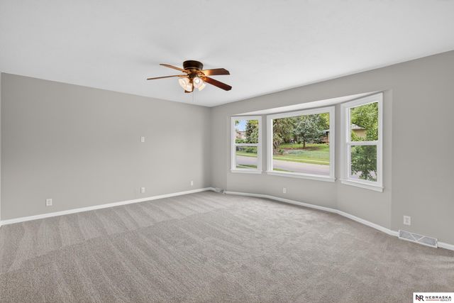 5005 S 90th Street, Omaha, NE 68127