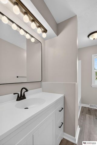 5005 S 90th Street, Omaha, NE 68127