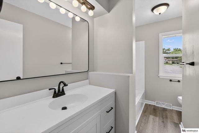 5005 S 90th Street, Omaha, NE 68127