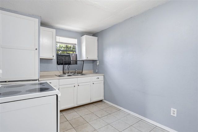2604 SW Cornell Ave, Lawton, OK 73505