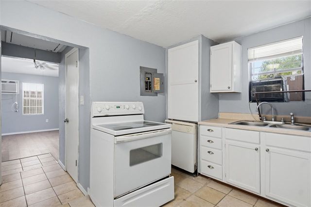 2604 SW Cornell Ave, Lawton, OK 73505