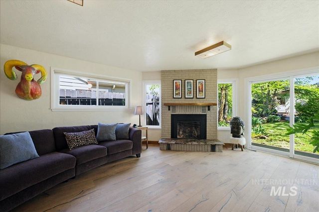 206 N Bacon Dr, Boise, ID 83712