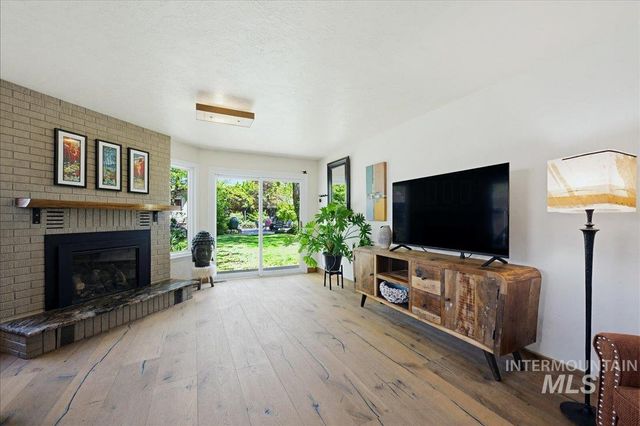 206 N Bacon Dr, Boise, ID 83712