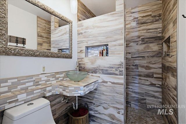 206 N Bacon Dr, Boise, ID 83712