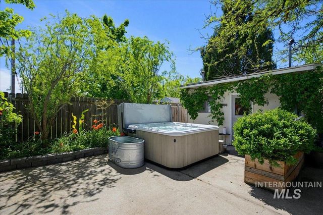 206 N Bacon Dr, Boise, ID 83712