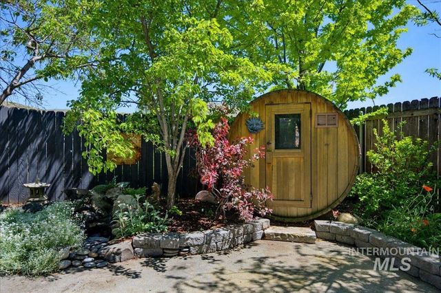 206 N Bacon Dr, Boise, ID 83712