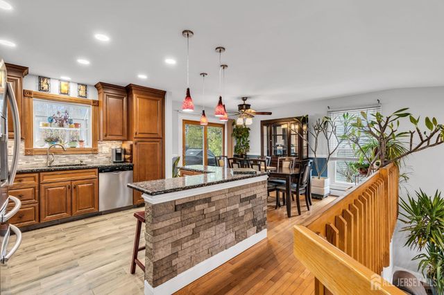 17 Heritage Drive, Howell, NJ 07731