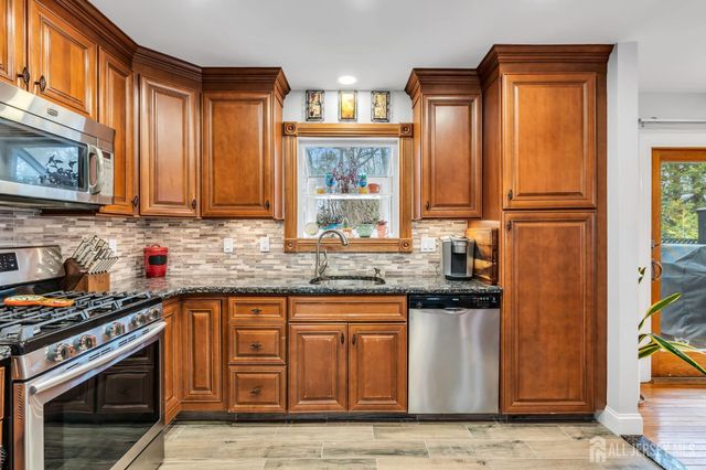 17 Heritage Drive, Howell, NJ 07731