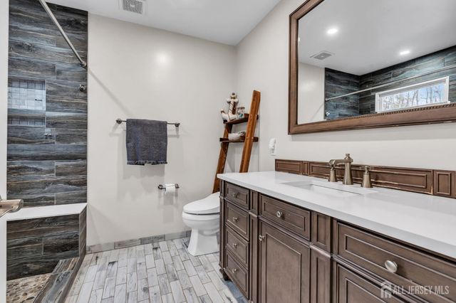 17 Heritage Drive, Howell, NJ 07731