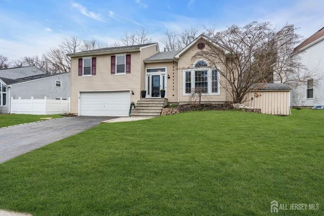 17 Heritage Drive, Howell, NJ 07731