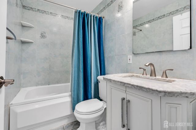 17 Heritage Drive, Howell, NJ 07731