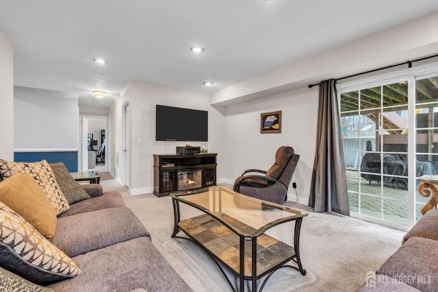 17 Heritage Drive, Howell, NJ 07731