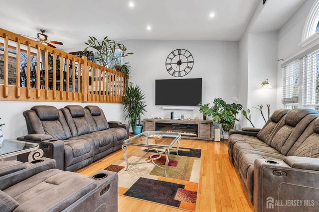 17 Heritage Drive, Howell, NJ 07731