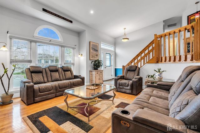 17 Heritage Drive, Howell, NJ 07731