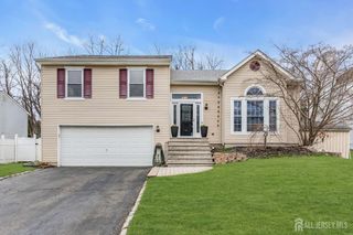 17 Heritage Drive, Howell, NJ 07731
