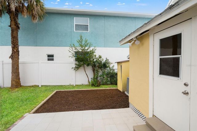 2113 W CHERRY STREET, Tampa, FL 33607