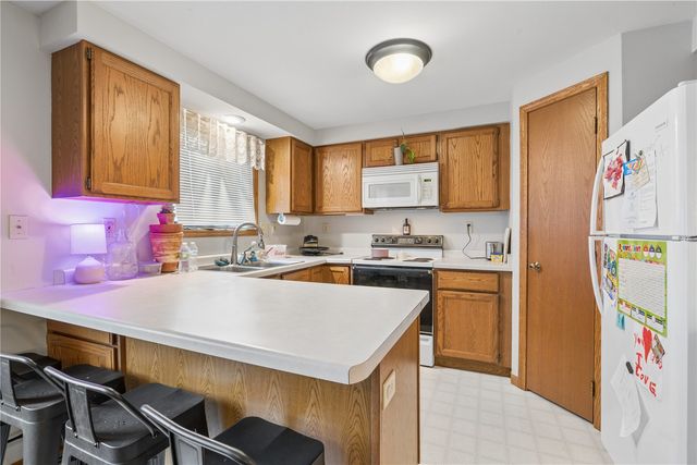 409 S 7th Avenue, Iowa City, IA 52245