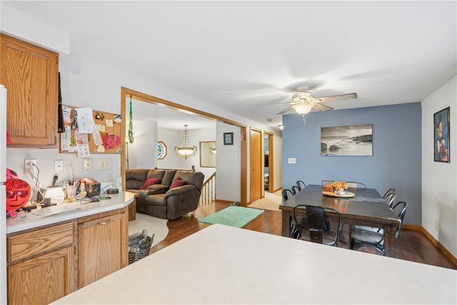 409 S 7th Avenue, Iowa City, IA 52245