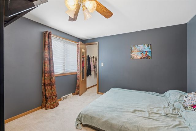 409 S 7th Avenue, Iowa City, IA 52245