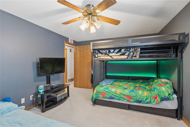 409 S 7th Avenue, Iowa City, IA 52245