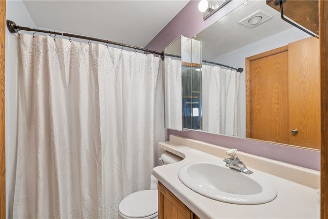 409 S 7th Avenue, Iowa City, IA 52245