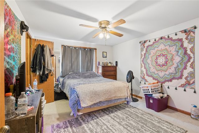 409 S 7th Avenue, Iowa City, IA 52245
