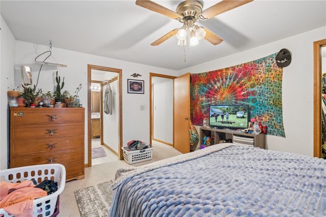 409 S 7th Avenue, Iowa City, IA 52245