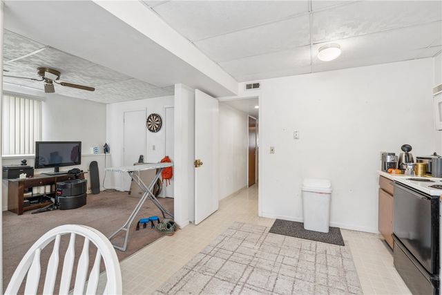 409 S 7th Avenue, Iowa City, IA 52245