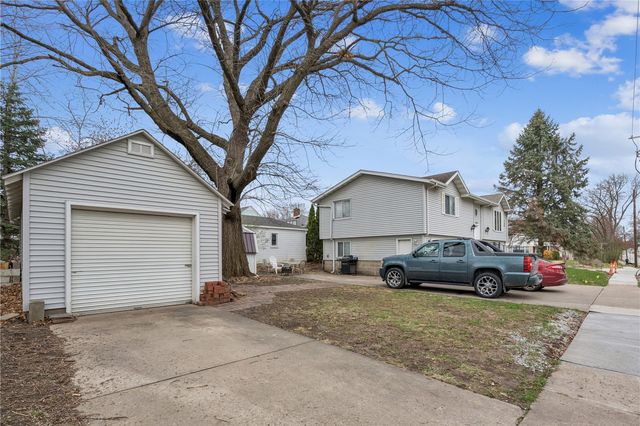 409 S 7th Avenue, Iowa City, IA 52245