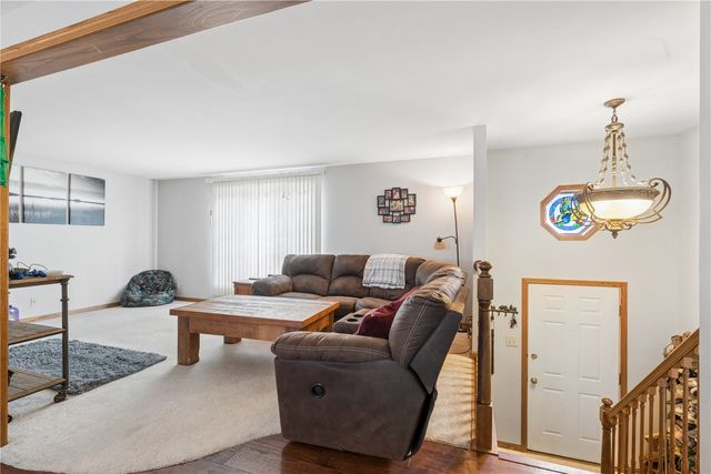 409 S 7th Avenue, Iowa City, IA 52245