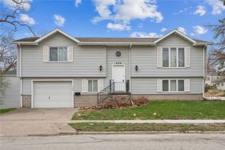 409 S 7th Avenue, Iowa City, IA 52245