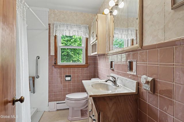 1081 Maple Hill Road, Schodack, NY 12033