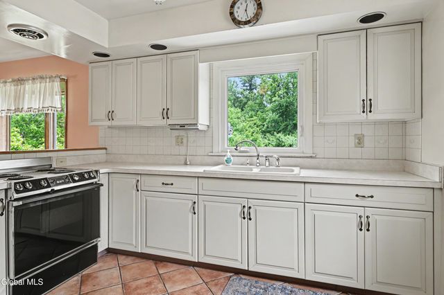 1081 Maple Hill Road, Schodack, NY 12033