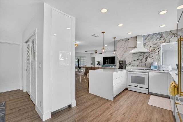 891 Hickory Terrace, Boca Raton, FL 33486