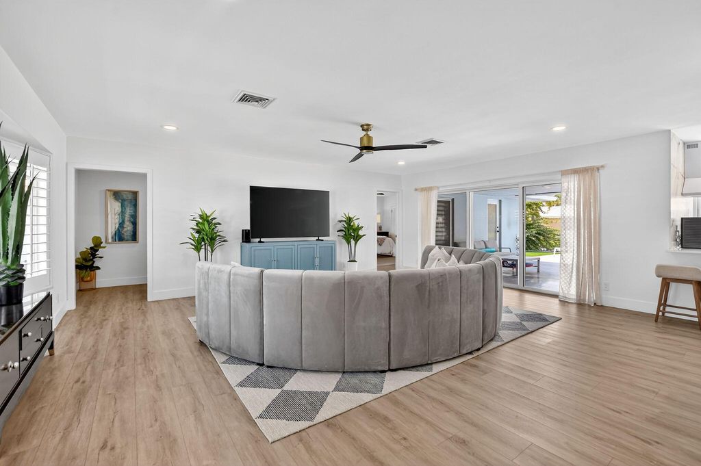 Image 10 of property listing at 891 Hickory Terrace, Boca Raton, FL 33486