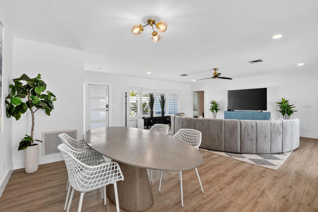 Image 12 of property listing at 891 Hickory Terrace, Boca Raton, FL 33486