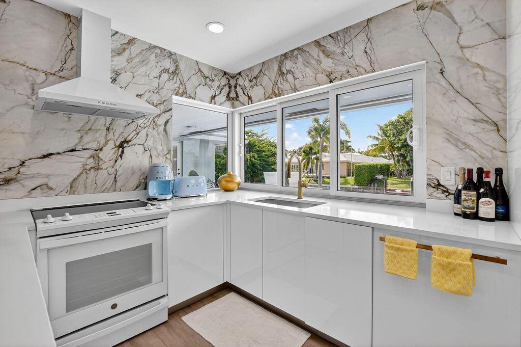 Image 14 of property listing at 891 Hickory Terrace, Boca Raton, FL 33486