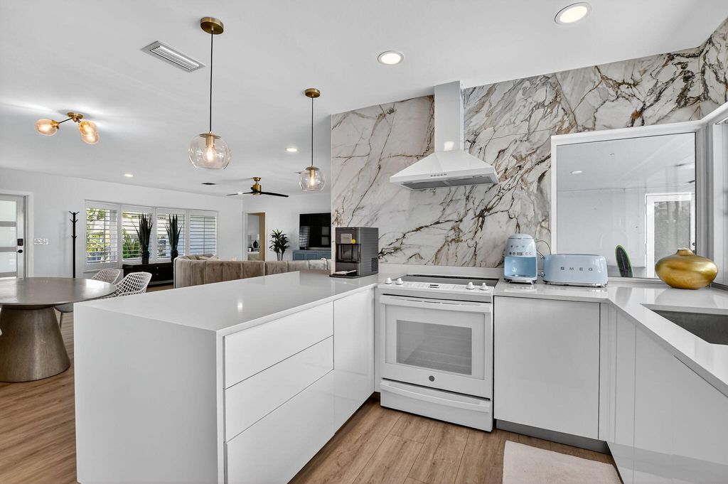 Image 15 of property listing at 891 Hickory Terrace, Boca Raton, FL 33486